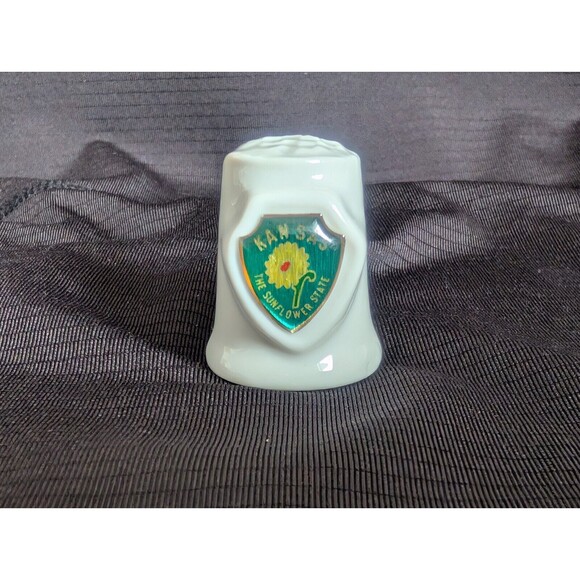 Four (4) Vintage Avon Christmas Holiday Porcelain Thimble 1981-1984 + 3 Souvenir - Picture 13 of 16